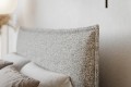 łóżko-tapicerowane-PILLOW-SLIM-pojemnik-stelaż-puente06-detal-zagłowie.jpg